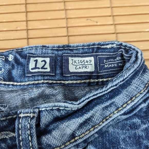 Miss Me Girls 12 Jeans Capri Blue Denim Distressed  Embroidered Pockets JK1054P. - Picture 3 of 9